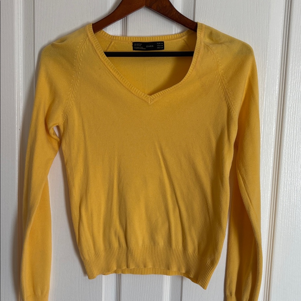 EUC- Zara Yellow V-Neck lightweight Sweater